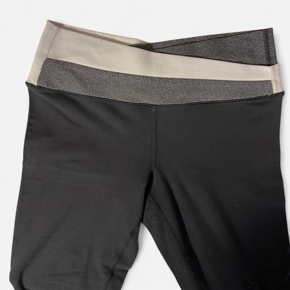 lululemon athletica Pants - SZ 4 Black Cropped Lululemon leggings with grey accents #activewear